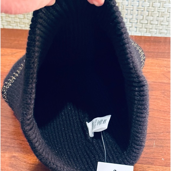 Black & Gold Metallic Soft Acrylic Knit Beanie OS - Picture 4 of 5